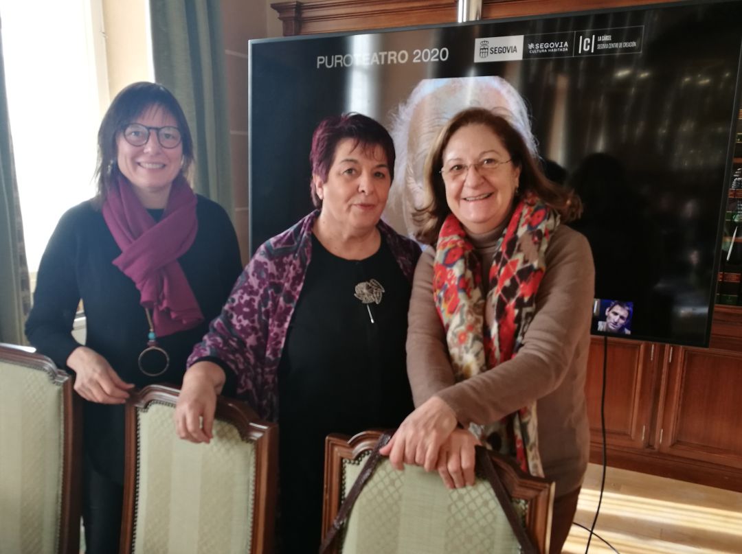 La concejala de cultura Gina Aguiar, junto a la alcaldesa Clara Luquero y las actriz Rosario Pardo durante la presentación de Puro Teatro La concejala de cultura Gina Aguiar, junto a la alcaldesa Clara Luquero y las actriz Rosario Pardo durante la presentación de Puro Teatro