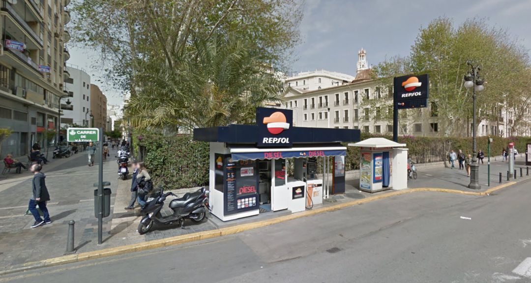 El año pasado se anunció que se eliminarían los surtidores de gasolina que hay en la calle Xàtiva de València y en el Parterre. El año pasado se anunció que se eliminarían los surtidores de gasolina que hay en la calle Xàtiva de València y en el Parterre.