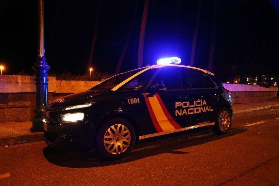 El 091 y 092 recibieron el aviso de que dos hombres con sudadera y una braga, con el rostro oculto, trataban de forzar un estanco de Quart de Poblet de madrugada. El 091 y 092 recibieron el aviso de que dos hombres con sudadera y una braga, con el rostro oculto, trataban de forzar un estanco de Quart de Poblet de madrugada.