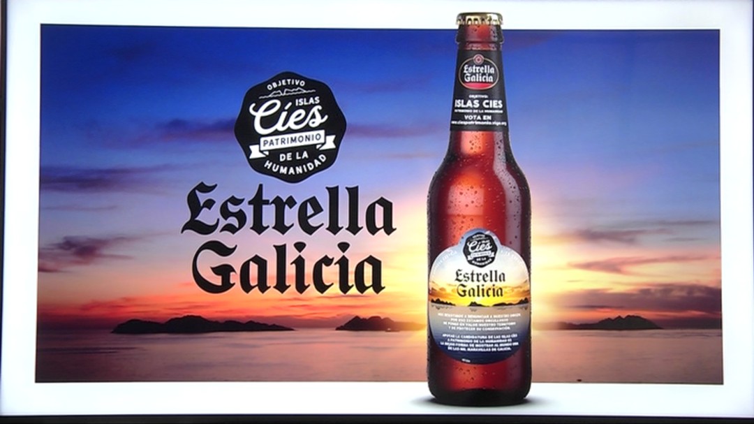 El atarceder de las Islas Cíes nos acompañará en las botellas de Estrella Galicia