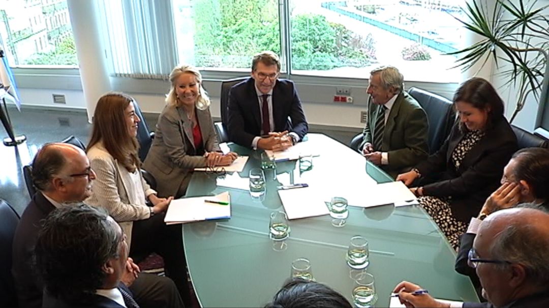 Reunión entre el presidente de la Xunta y la dirección de Conxemar e IFEVI en el edificio administrativo de la Xunta en Vigo el pasado mes de noviembre. Reunión entre el presidente de la Xunta y la dirección de Conxemar e IFEVI en el edificio administrativo de la Xunta en Vigo el pasado mes de noviembre.