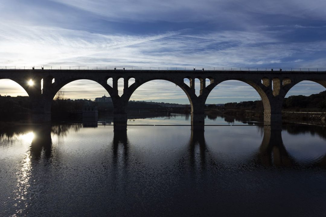 Presa de Fuentes Claras, junto a la ciudad de Ávila Presa de Fuentes Claras, junto a la ciudad de Ávila