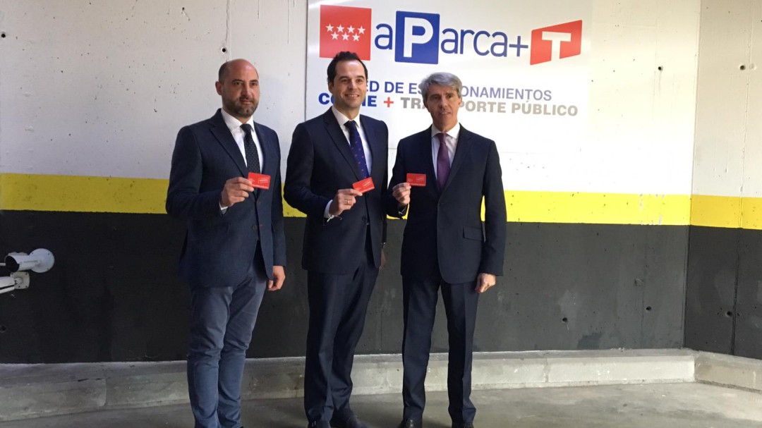 Aguado y Garrido presentan oficialmente el aparcamiento disuasorio gratuito de Colmenar Viejo