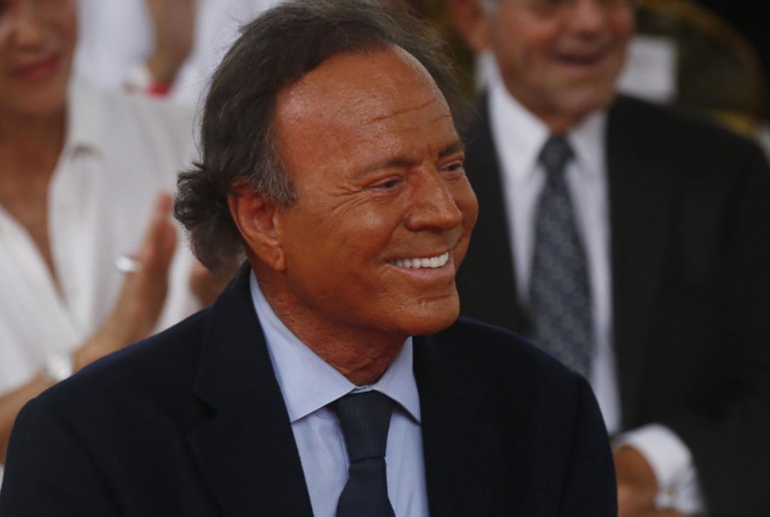 Julio Iglesias abandona la SGAE: Julio Iglesias abandona la SGAE Julio Iglesias abandona la SGAE: Julio Iglesias abandona la SGAE
