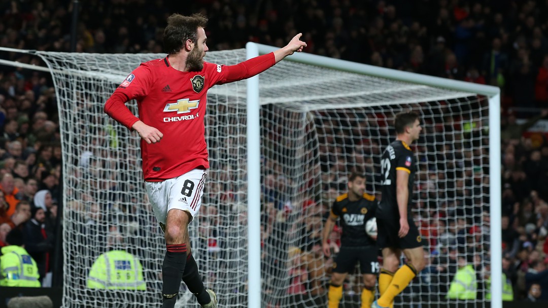 Las redes sociales recuerdan el control de Mata que desató la ovación de Old Trafford