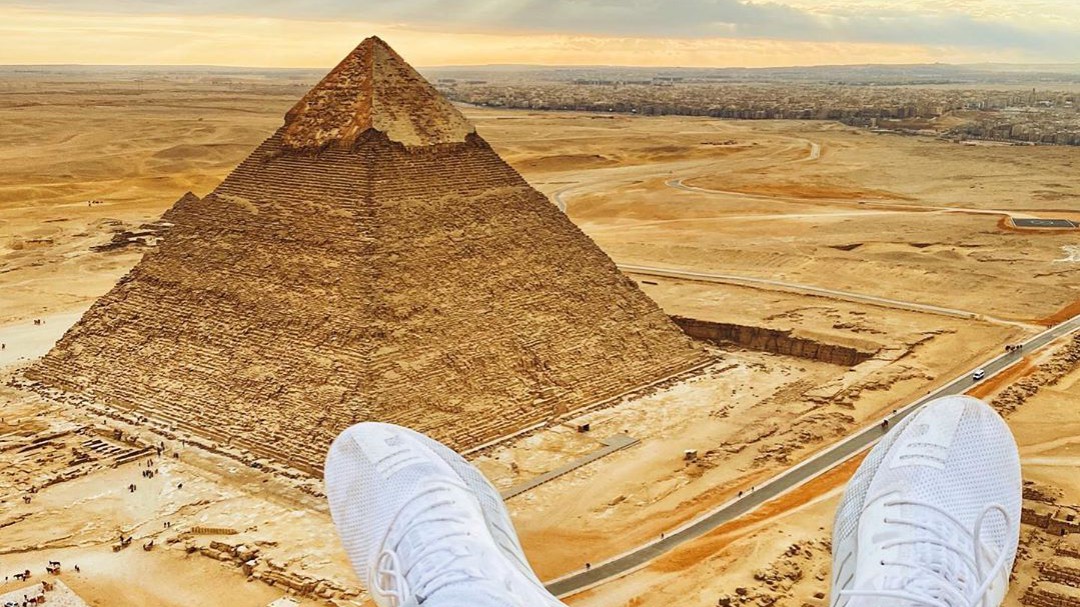 Un 'influencer' acaba en la cárcel tras escalar la Gran Pirámide de Giza
