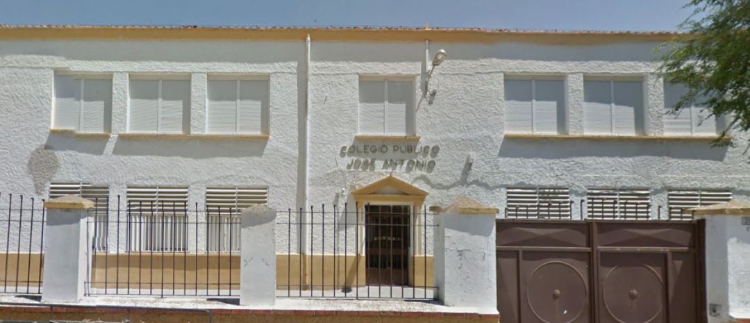 Fachada del colegio José Antonio Fachada del colegio José Antonio