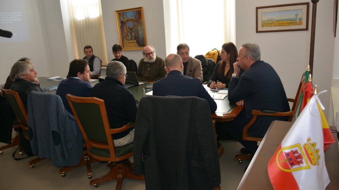 El alcalde de San Roque pide a la APBA que revise sus previsiones de fondeo