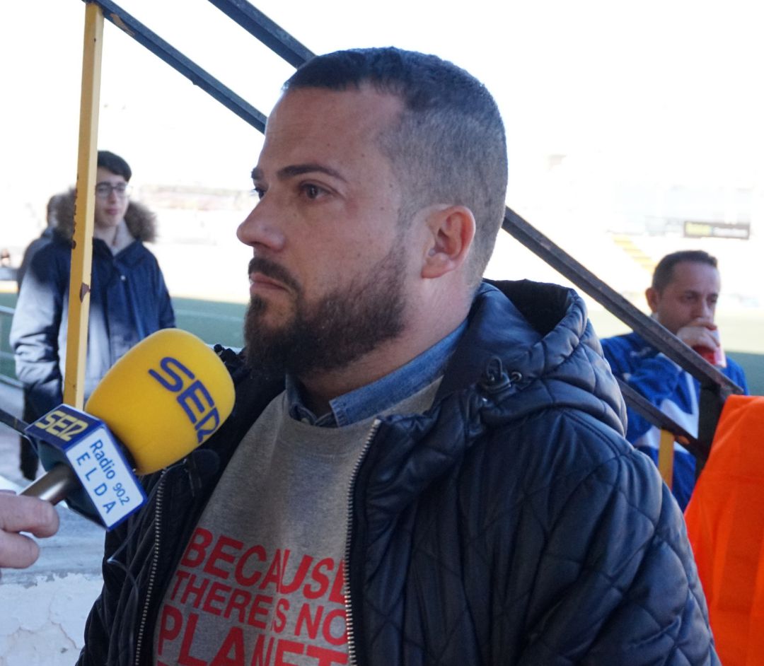 Santi Rico, entrenador del Eldense, invita a "arrimar el hombro" Santi Rico, entrenador del Eldense, invita a "arrimar el hombro"