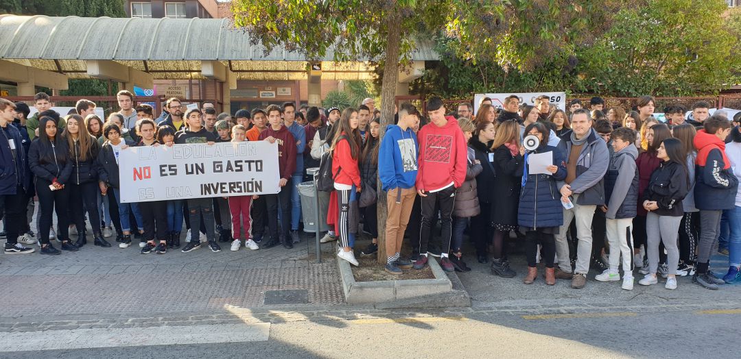 Concentración de protesta en el instituto Zaidín Vergeles de Granada Concentración de protesta en el instituto Zaidín Vergeles de Granada