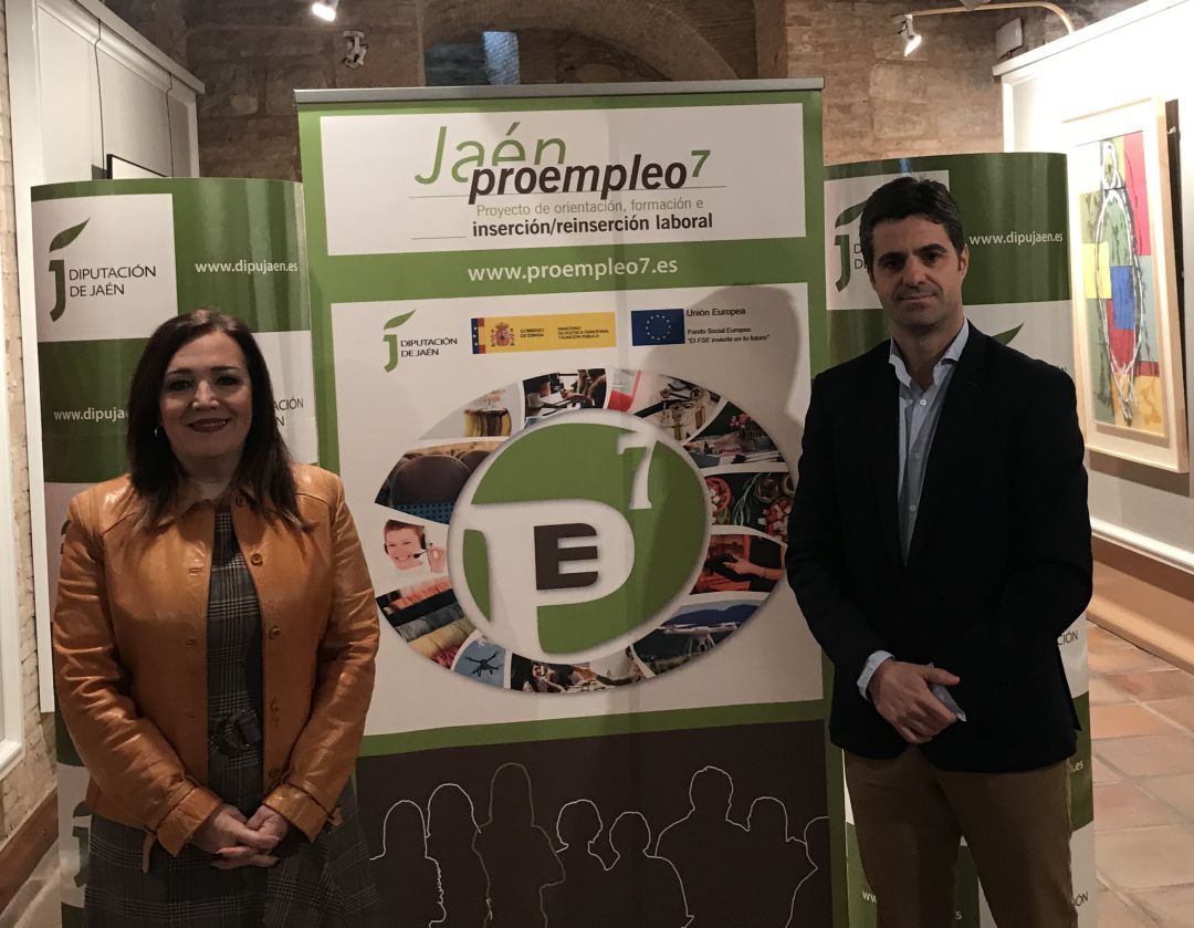 La subdelegada del Gobierno, Catalina Madueño y el diputado de Empleo, Luis Miguel Carmona, presentan el proyecto Jaén Proempleo 7. La subdelegada del Gobierno, Catalina Madueño y el diputado de Empleo, Luis Miguel Carmona, presentan el proyecto Jaén Proempleo 7.