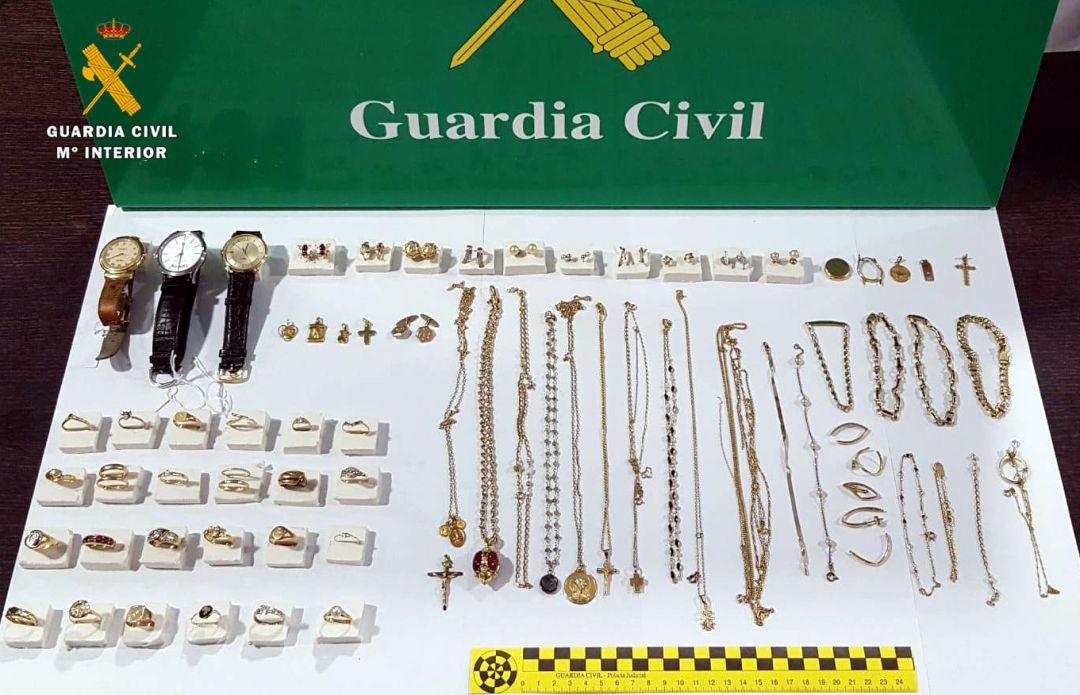 Detenido un integrante de una banda dedicada al robo de viviendas y recuperadas más de 80 joyas Detenido un integrante de una banda dedicada al robo de viviendas y recuperadas más de 80 joyas
