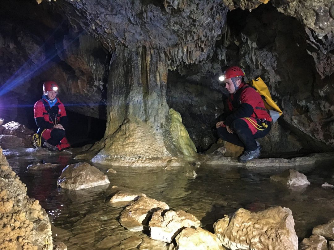 Imagen de espeleólogos del Grupo de Espeleología de Villacarrillo en la cuva Secreta del Sagreo en La Iruela Imagen de espeleólogos del Grupo de Espeleología de Villacarrillo en la cuva Secreta del Sagreo en La Iruela