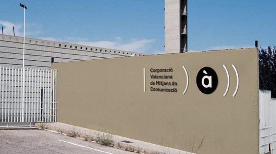 Fachada de la sede de À punt en Burjassot Fachada de la sede de À punt en Burjassot