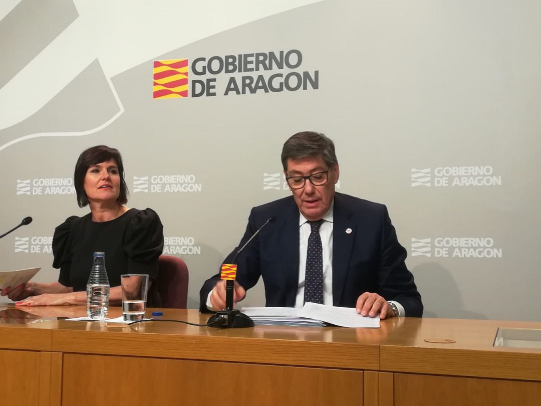 La directora general de Turismo, Elena Allué, y el vicepresidente y consejero de Industria del Gobierno de Aragón, Arturo Aliaga La directora general de Turismo, Elena Allué, y el vicepresidente y consejero de Industria del Gobierno de Aragón, Arturo Aliaga