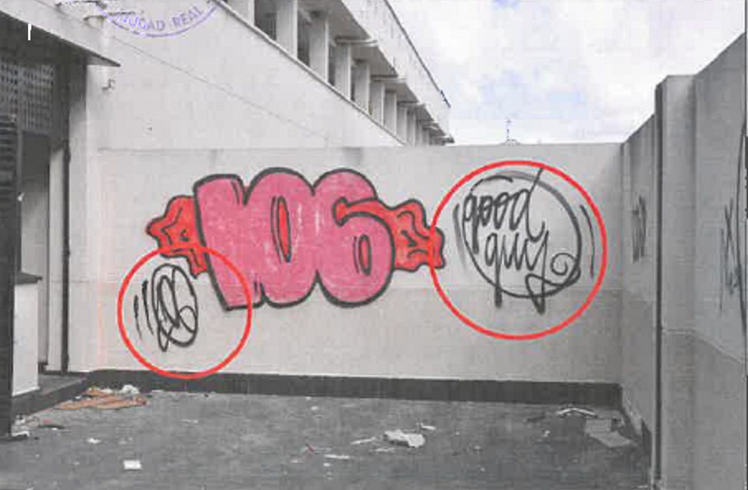 Uno de los grafitis que realizó el joven por toda la ciudad, según recoge el atestado de la Policía Nacional Uno de los grafitis que realizó el joven por toda la ciudad, según recoge el atestado de la Policía Nacional