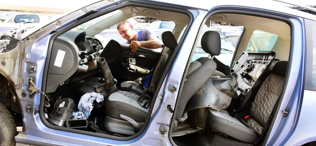 El Ayuntamiento de Fuenlabrada lleva más de dos décadas retirando coches abandonados en la calle. El Ayuntamiento de Fuenlabrada lleva más de dos décadas retirando coches abandonados en la calle.