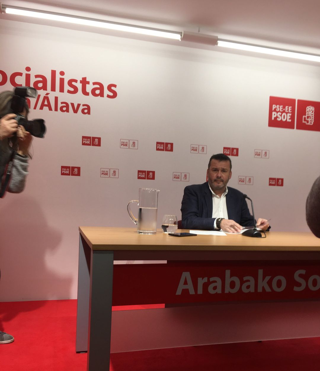 El socialista Javier Martínez dimite como alcalde de Iruña de Oka El socialista Javier Martínez dimite como alcalde de Iruña de Oka