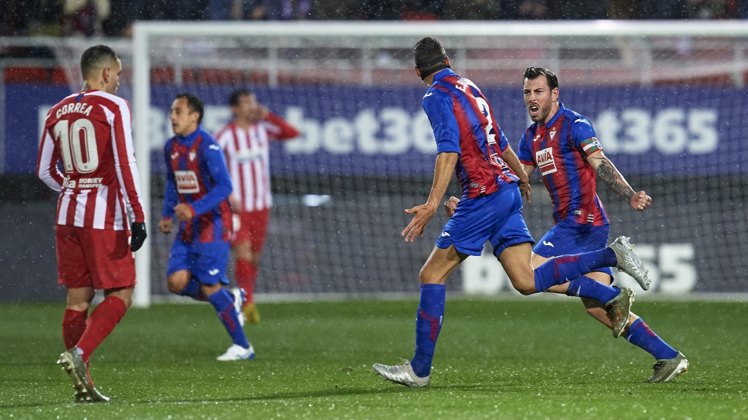 El Atlético de Madrid se lleva una nueva decepción ante el Eibar y se colocan a ocho puntos del liderato