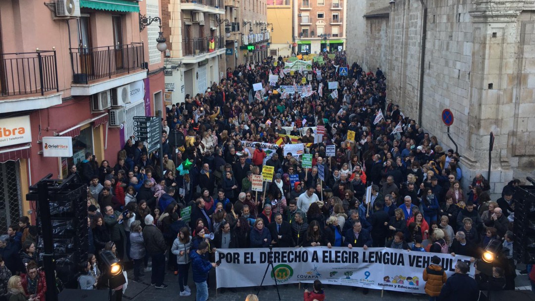 Masiva manifestación en Orihuela contra la Ley del Plurilingüismo