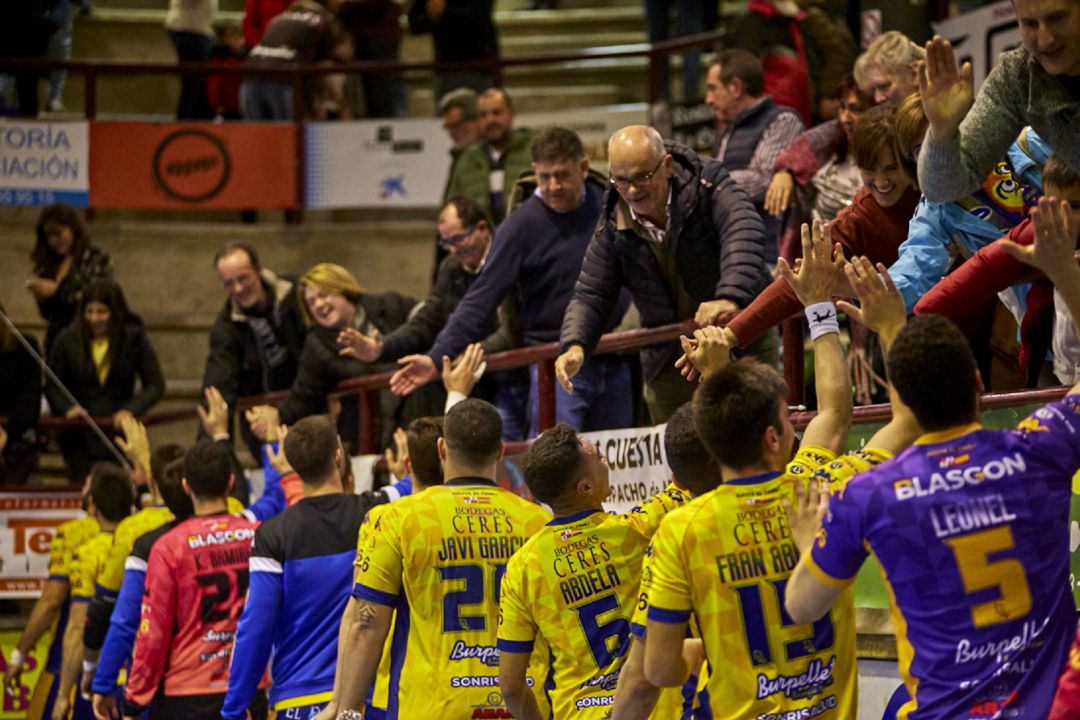 Jugadores y afición conforman un binomio que está protagonizando una sensacional temporada en casa. Jugadores y afición conforman un binomio que está protagonizando una sensacional temporada en casa.