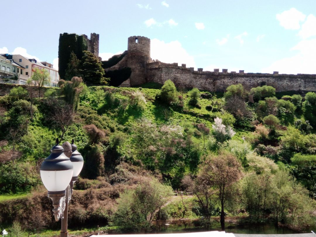 Imagen del 'castillo viejo' desde el río Imagen del 'castillo viejo' desde el río