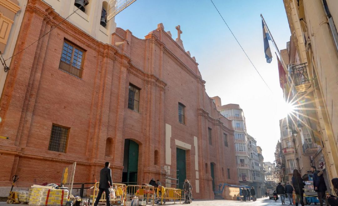 La iglesia de Santa María de Cartagena inaugura su nueva fachada La iglesia de Santa María de Cartagena inaugura su nueva fachada