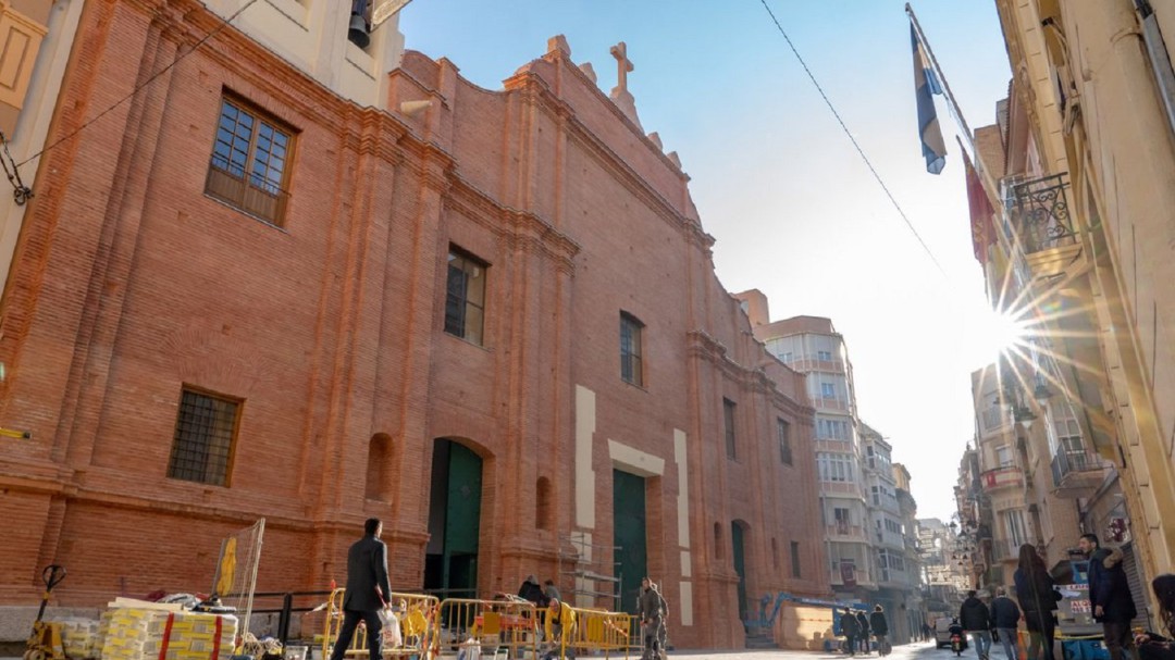 La iglesia de Santa María de Cartagena inaugura su nueva fachada