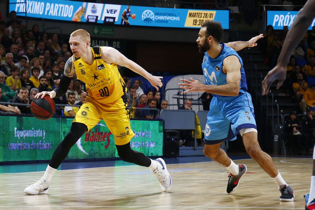 Aaron White debutó con buen pie con su nuevo equipo Aaron White debutó con buen pie con su nuevo equipo
