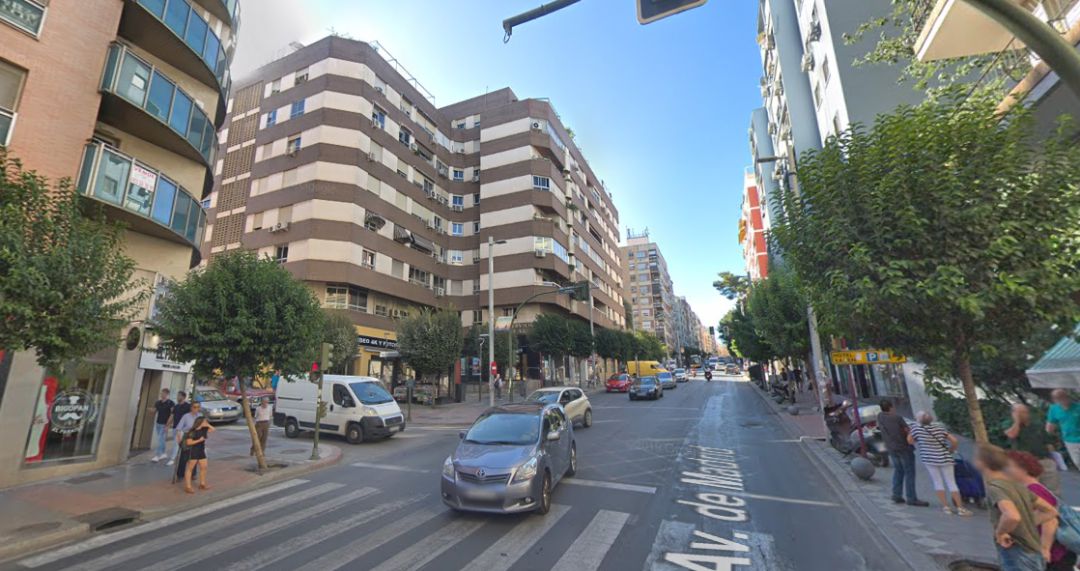 Tramo de la Avenida de Madrid entre la calle Virgen de la Cabeza y Baeza. Tramo de la Avenida de Madrid entre la calle Virgen de la Cabeza y Baeza.