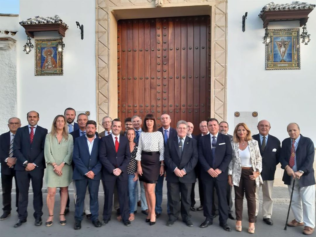 Junta que encabeza la Hermana Mayor María del Carmen Alonso González Junta que encabeza la Hermana Mayor María del Carmen Alonso González