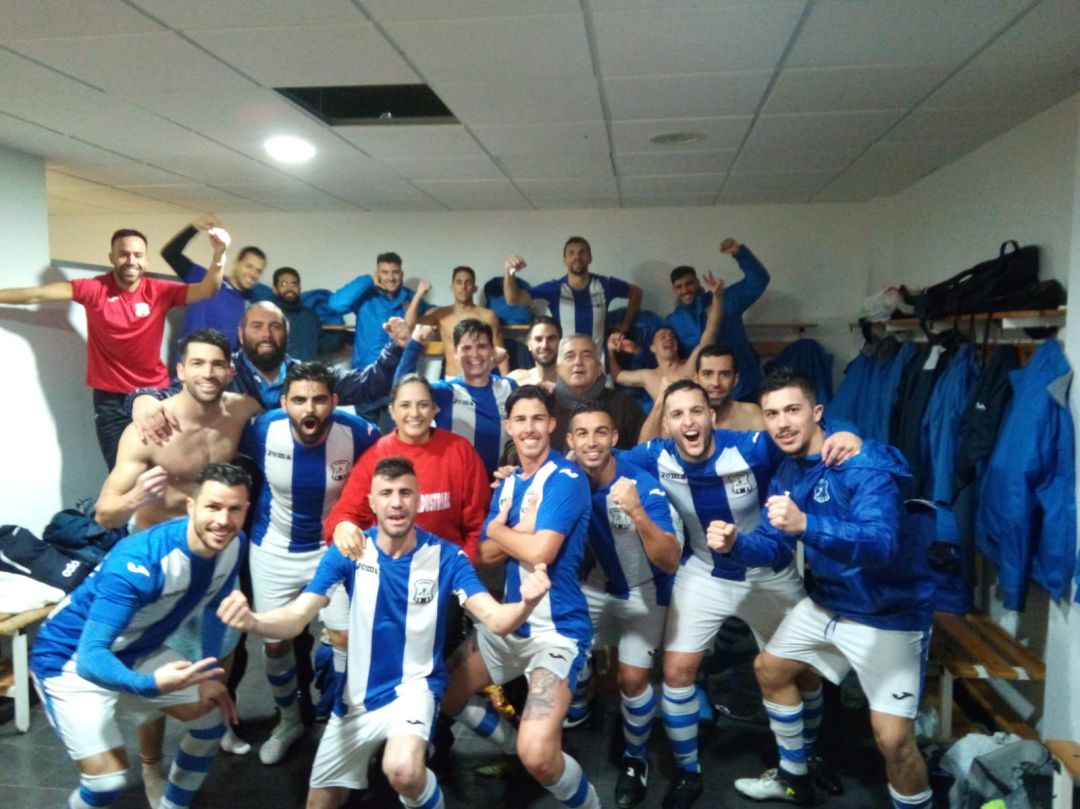 Los jugadores del Jerez Industrial celebrando la victoria en Cádiz Los jugadores del Jerez Industrial celebrando la victoria en Cádiz