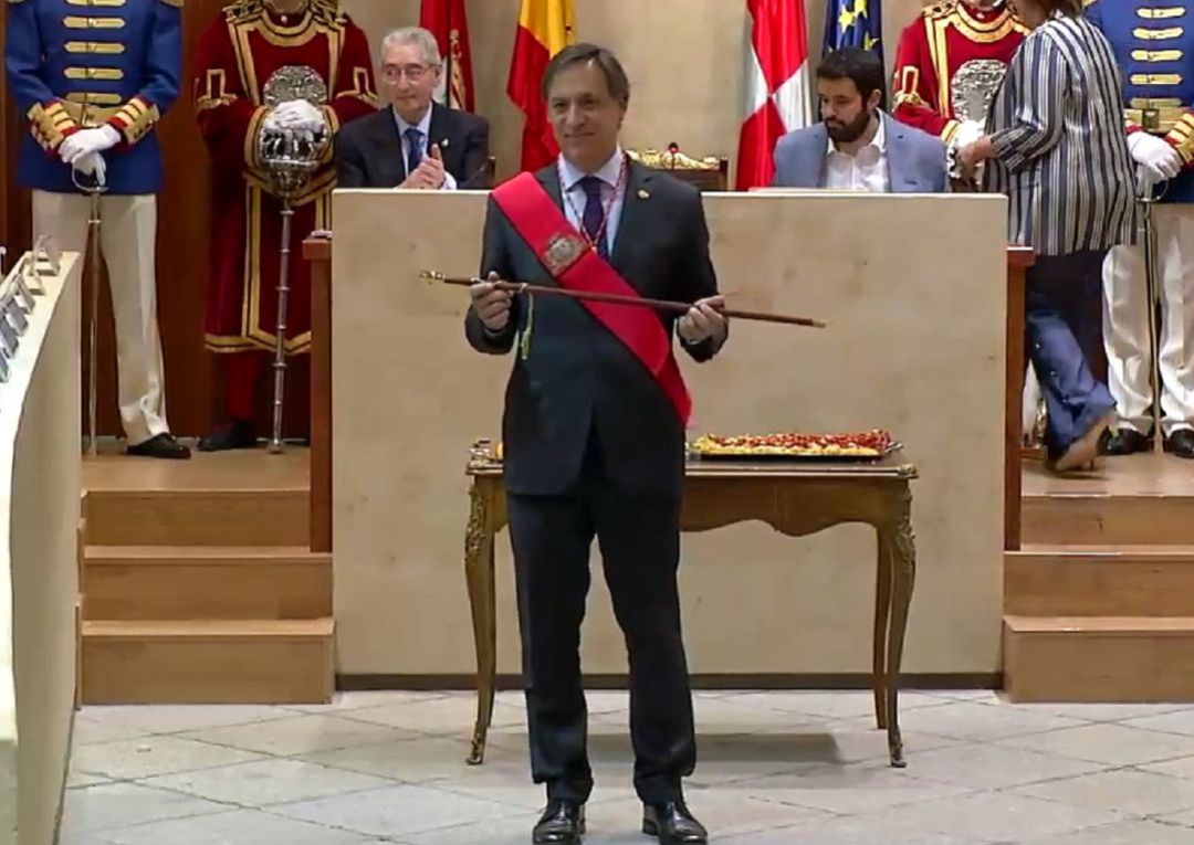 Explicaciones Carlos Carbayo sobre el desastre del Unionistas de Salamanca-Real Madrid: El alcalde Carbayo responde con evasivas a por qué Las Pistas del Helmántico no tienen licencia Explicaciones Carlos Carbayo sobre el desastre del Unionistas de Salamanca-Real Madrid: El alcalde Carbayo responde con evasivas a por qué Las Pistas del Helmántico no tienen licencia
