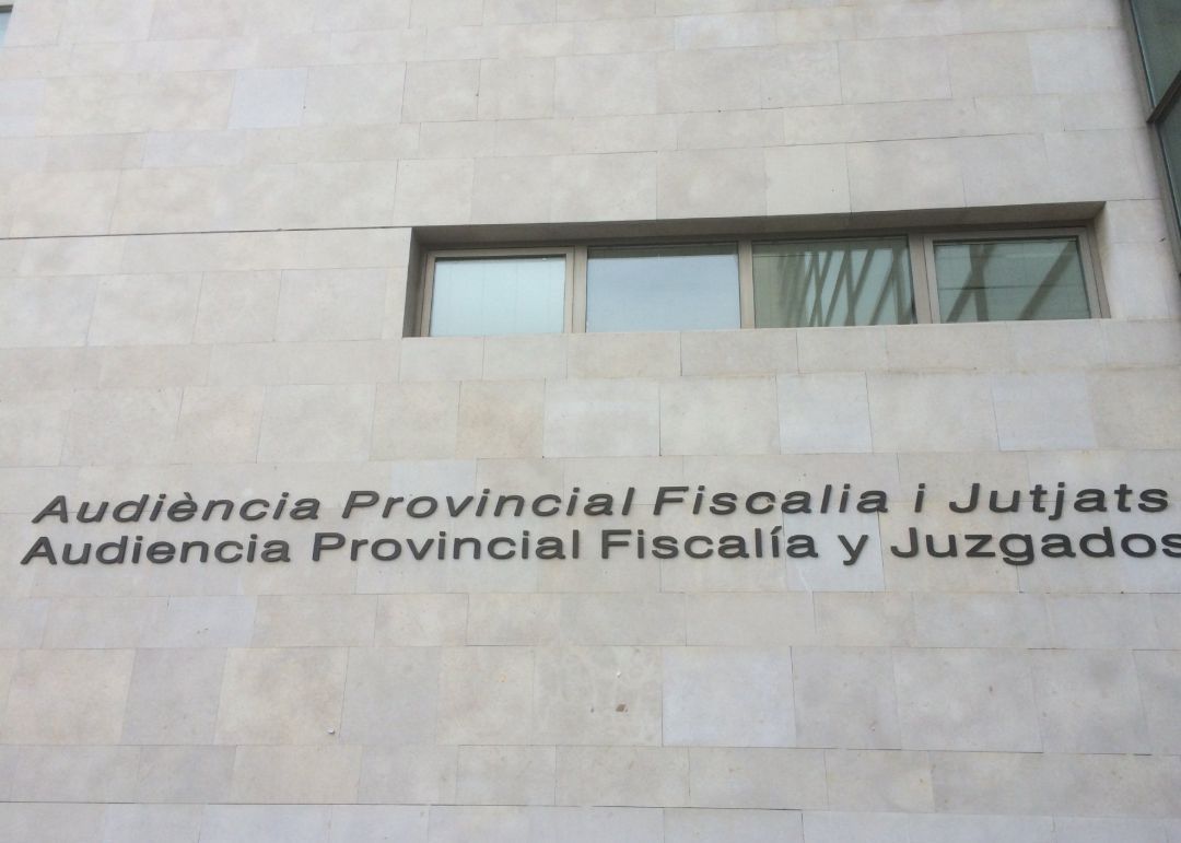 Fachada de la Audiencia Provincial de Valencia Fachada de la Audiencia Provincial de Valencia