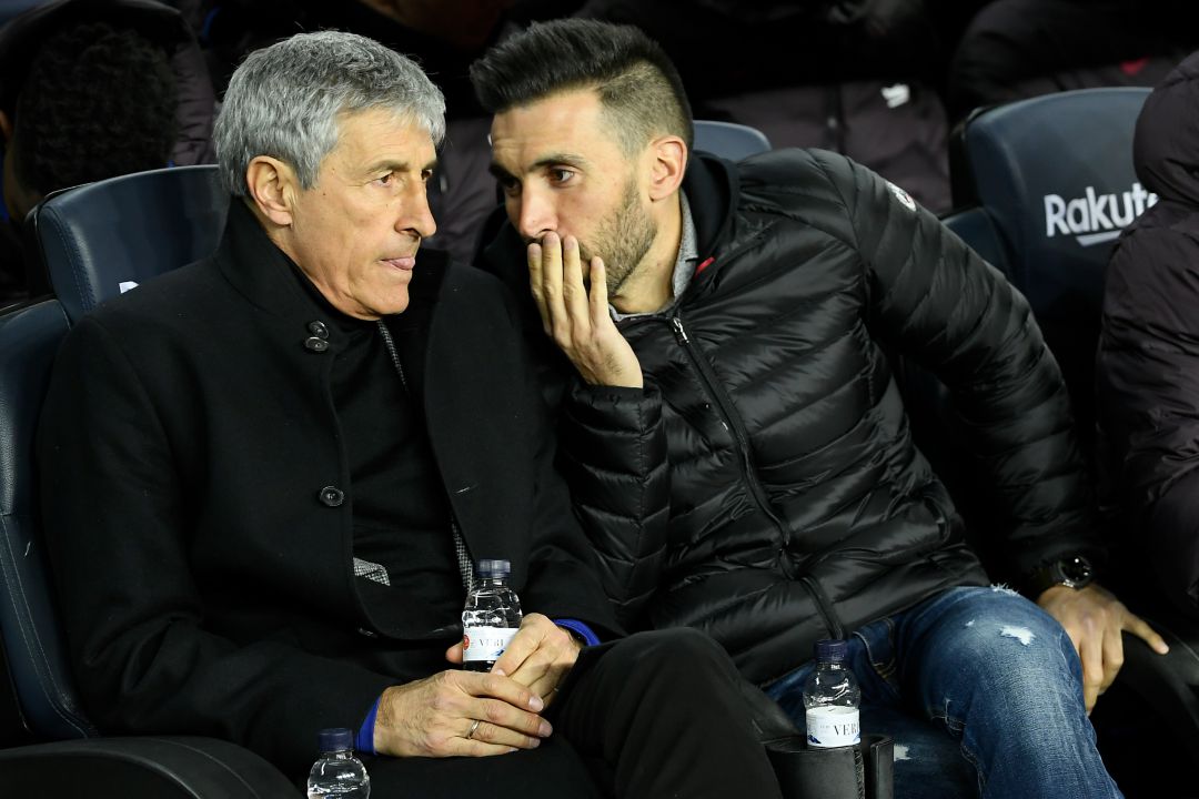 Eder Sarabia y Quique Setién, durante el Barcelona - Granada Eder Sarabia y Quique Setién, durante el Barcelona - Granada