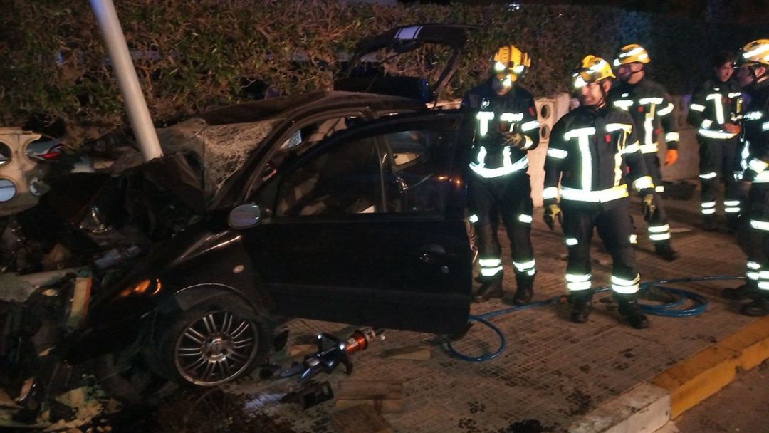 Los bomberos del SPEIS tuvieron que excarcelar al conductor del vehículo Los bomberos del SPEIS tuvieron que excarcelar al conductor del vehículo