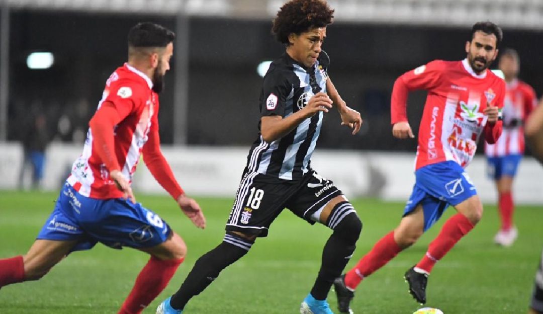 Preocupante empate del Efesé ante un Don Benito que acaba con diez Preocupante empate del Efesé ante un Don Benito que acaba con diez