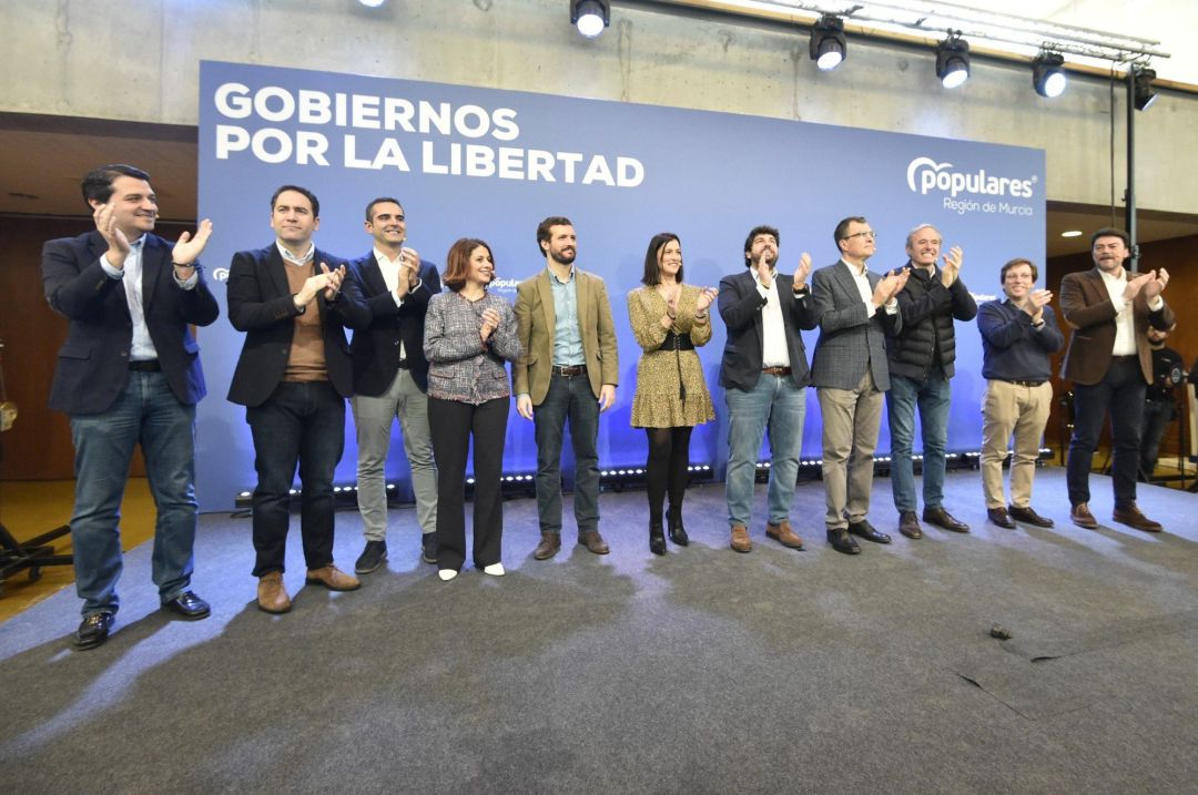 Fernando López Miras junto al presidente del PP, Pablo Casado, y el secretario general del PP, Teodoro García, en el inicio del acto 'Gobiernos por la libertad'
JAVIER CARRIÓN
Fernando López Miras junto al presidente del PP, Pablo Casado, y el secretario general del PP, Teodoro García, en el inicio del acto 'Gobiernos por la libertad'
JAVIER CARRIÓN