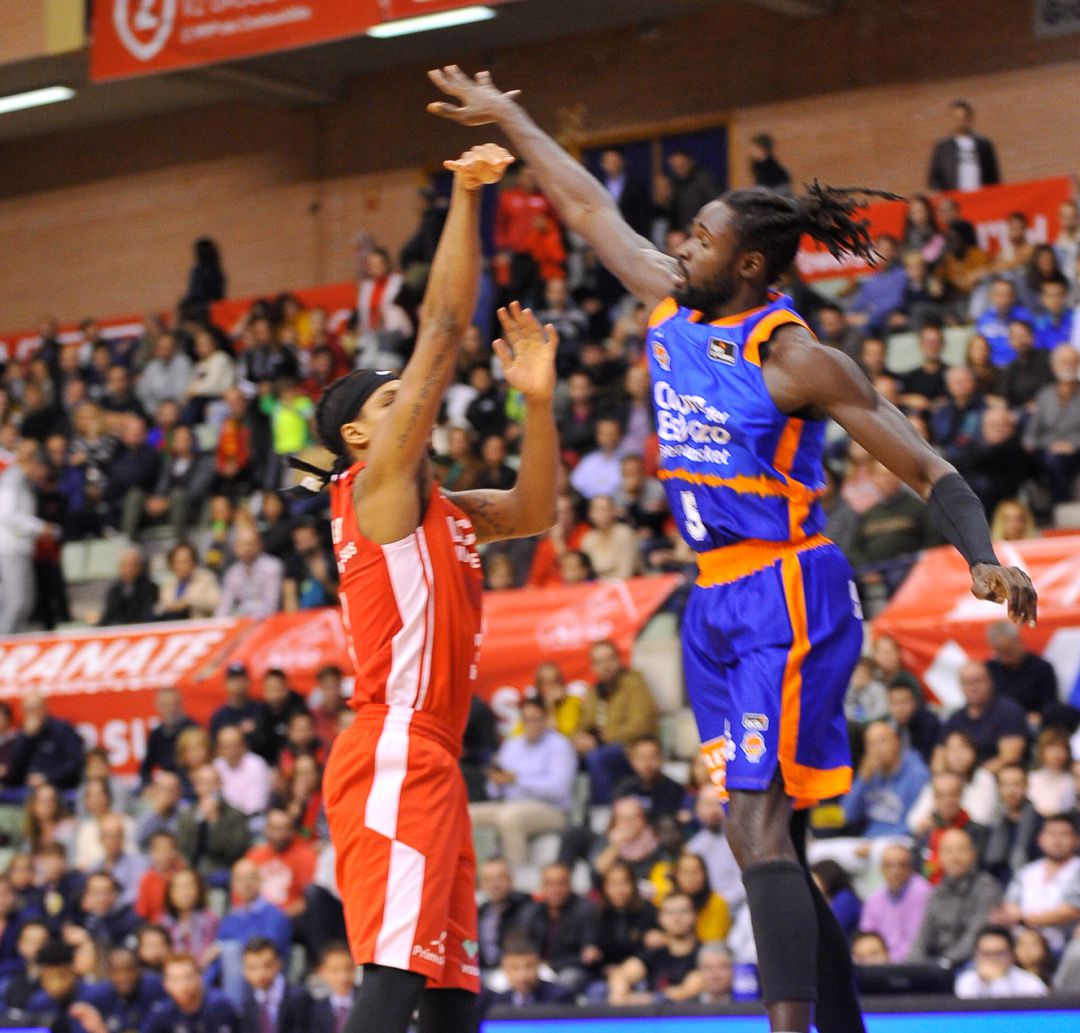 Fotografía correspondiente al partido de ida entre UCAM Murcia CB y Valencia Basket Fotografía correspondiente al partido de ida entre UCAM Murcia CB y Valencia Basket