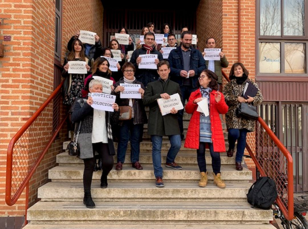 Los trabajadores reclaman una solución a la situación que vienen soportando desde hace años Los trabajadores reclaman una solución a la situación que vienen soportando desde hace años