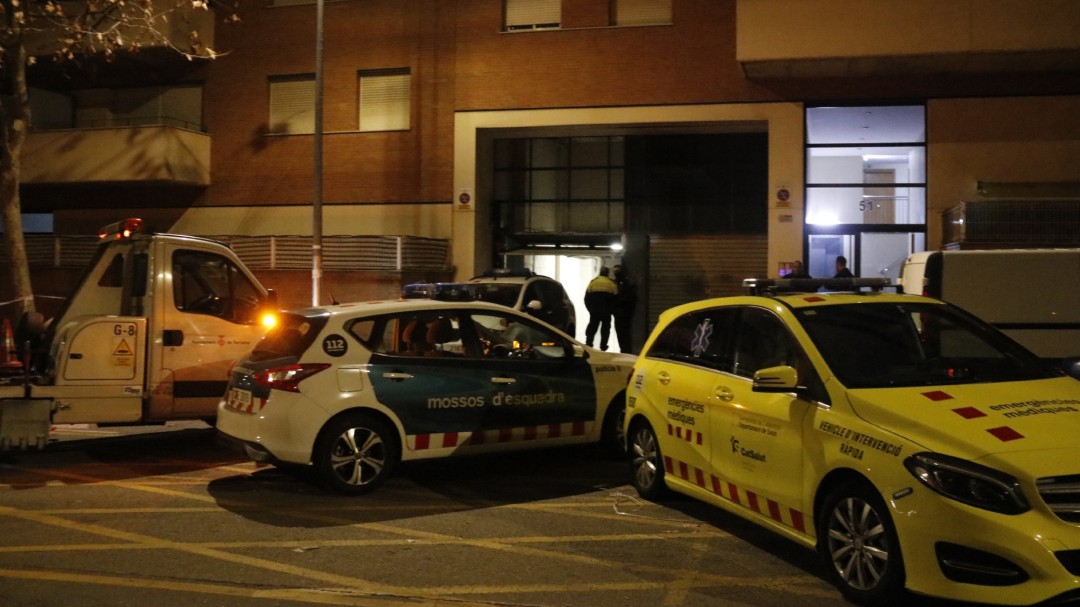 Un mosso asesina a su expareja con su arma reglamentaria en Terrassa