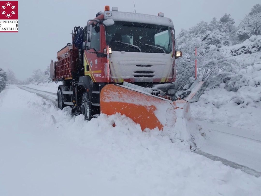 Nieve en una vía. Nieve en una vía.