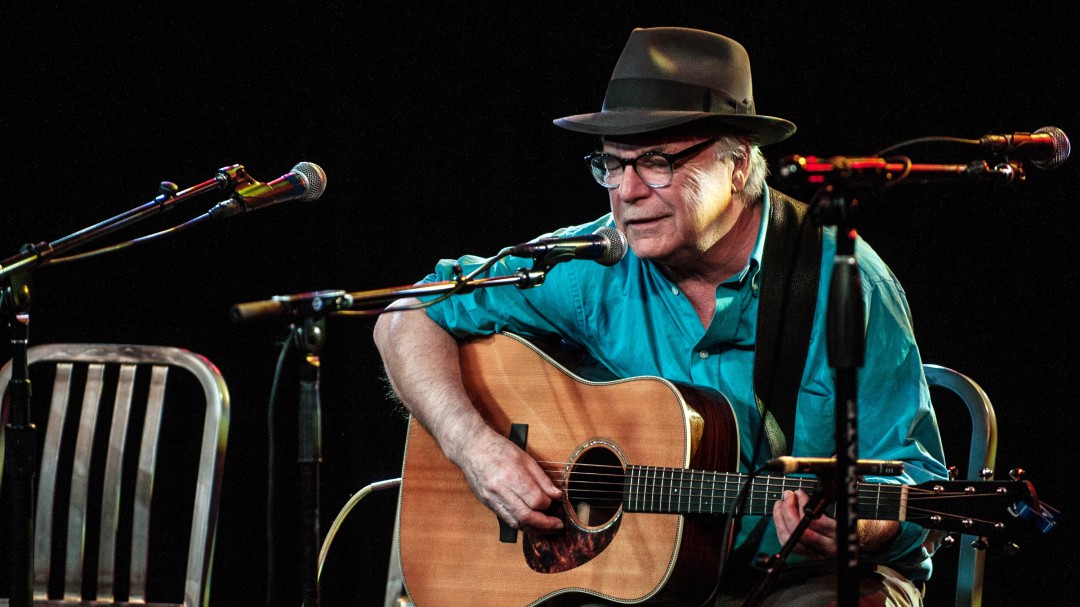 El músico David Olney muere a los 71 años en pleno concierto en Florida