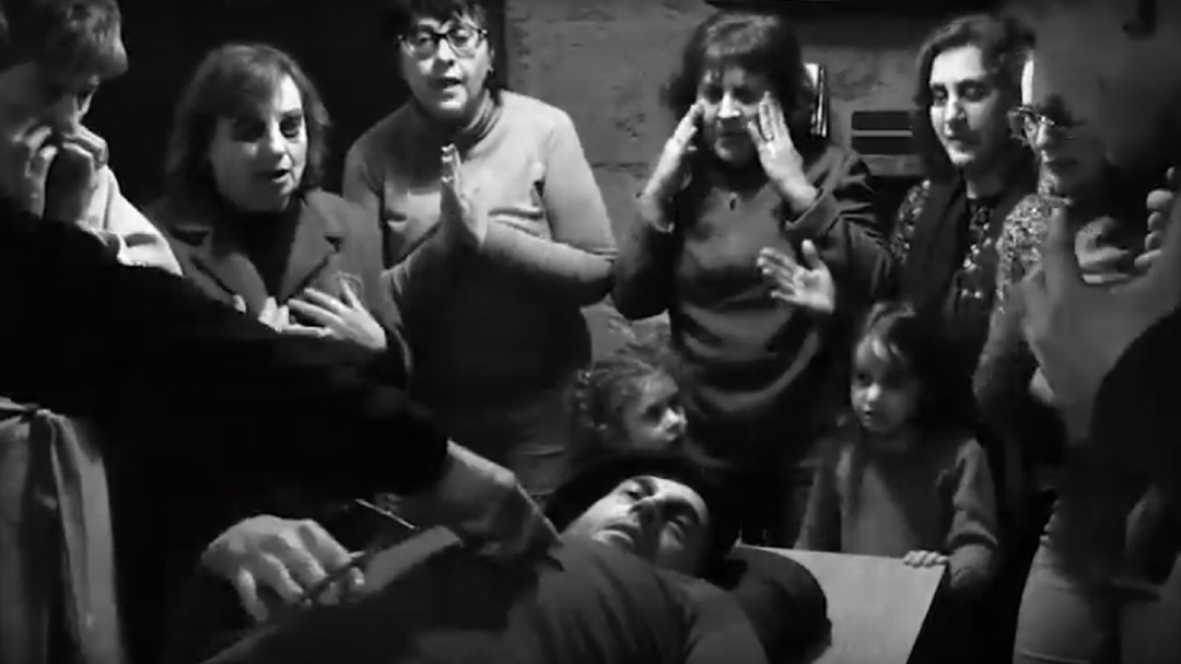 Segunda entrega de las carencias sanitarias en blanco y negro