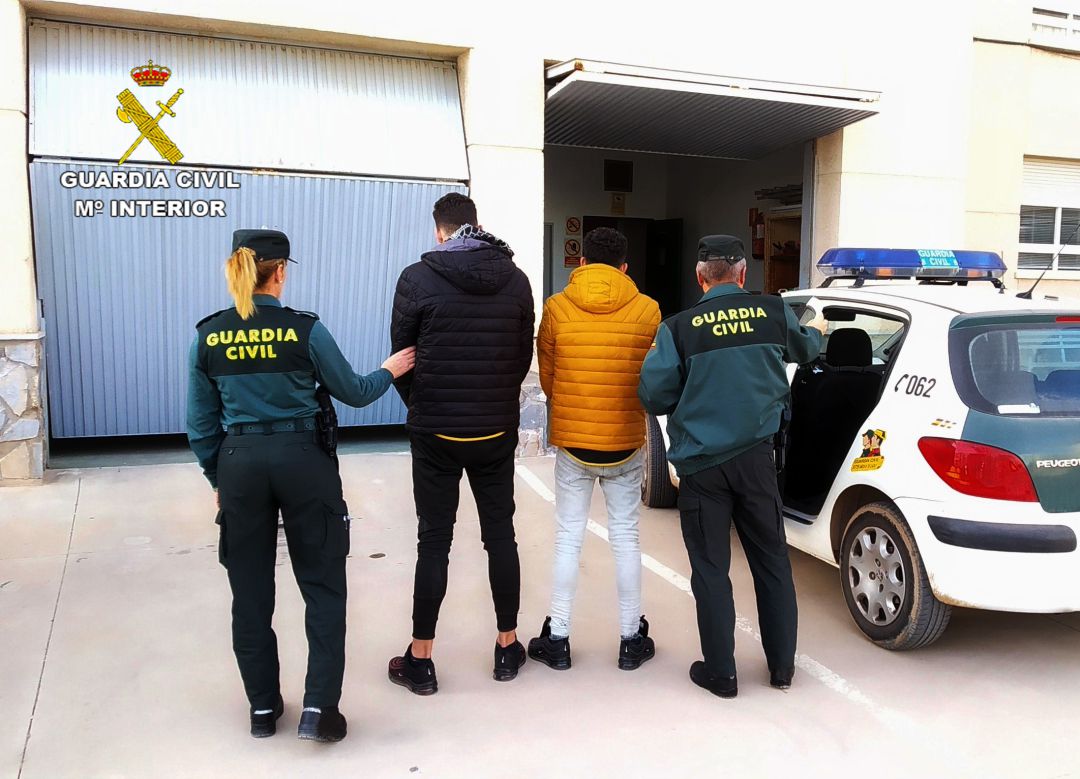 La Guardia Civil detiene en Los Alcázares a dos jóvenes dedicados a cometer atracos La Guardia Civil detiene en Los Alcázares a dos jóvenes dedicados a cometer atracos
