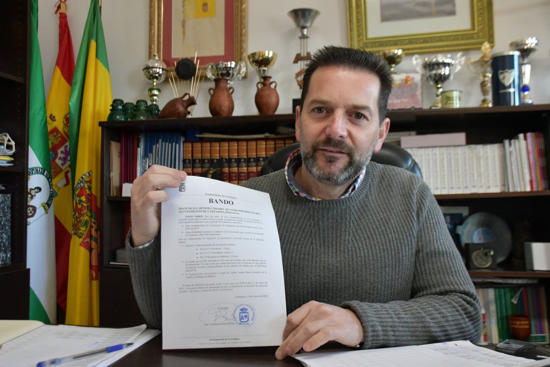 Francisco J. Benítez, alcalde de Cartajima, ha anunciado en un Bando Municipal los requisitos que deben cumplir los solicitantes de la ayuda. Francisco J. Benítez, alcalde de Cartajima, ha anunciado en un Bando Municipal los requisitos que deben cumplir los solicitantes de la ayuda.