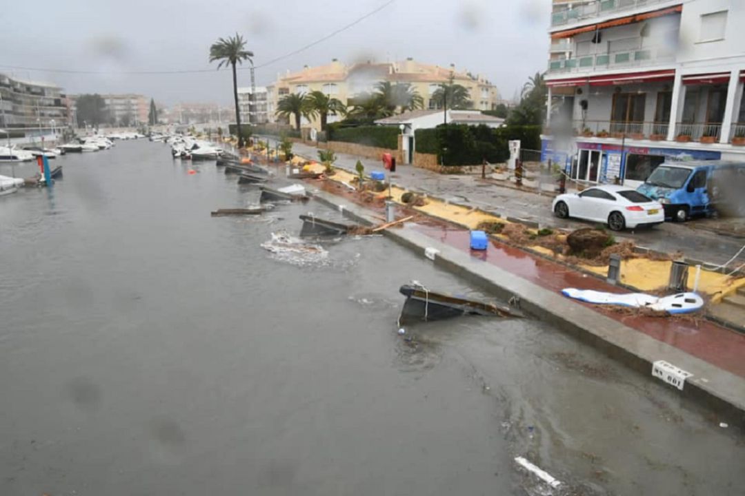 Paseos destrozados, calles inundadas y personas evacuadas en la Marina Alta Paseos destrozados, calles inundadas y personas evacuadas en la Marina Alta