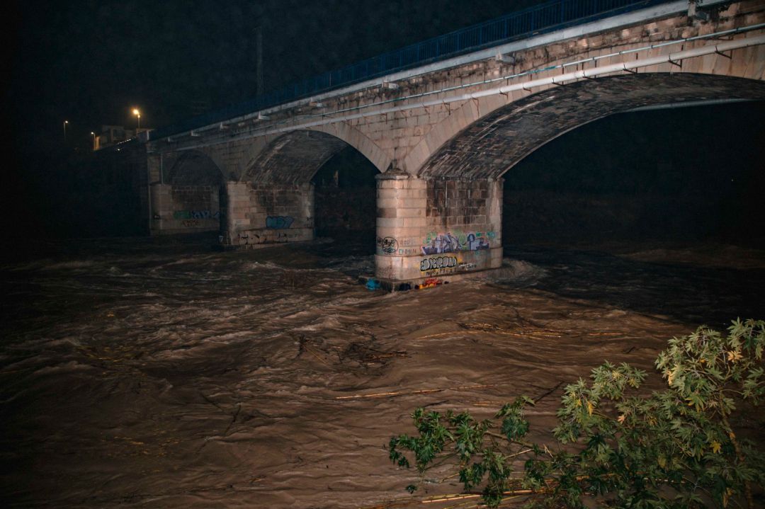 El río Serpis a su paso por Gandia en la noche del lunes 20 de enero El río Serpis a su paso por Gandia en la noche del lunes 20 de enero