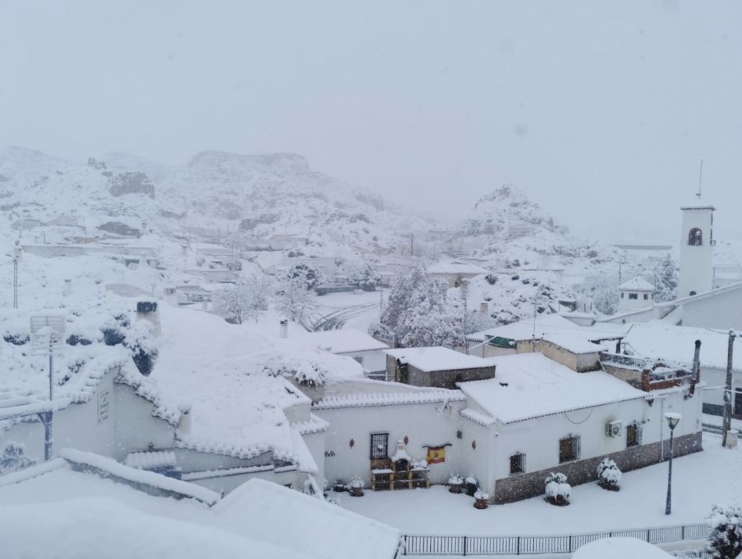 El barrio de las Cuevas de Guadix (Granada), nevado. Foto remitida por un oyente que se ha identificado como Neftalí El barrio de las Cuevas de Guadix (Granada), nevado. Foto remitida por un oyente que se ha identificado como Neftalí