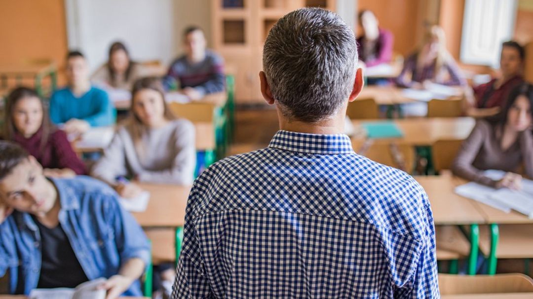 El gobierno de Ayuso ignora la cifra de funcionarios e interinos en las aulas El gobierno de Ayuso ignora la cifra de funcionarios e interinos en las aulas